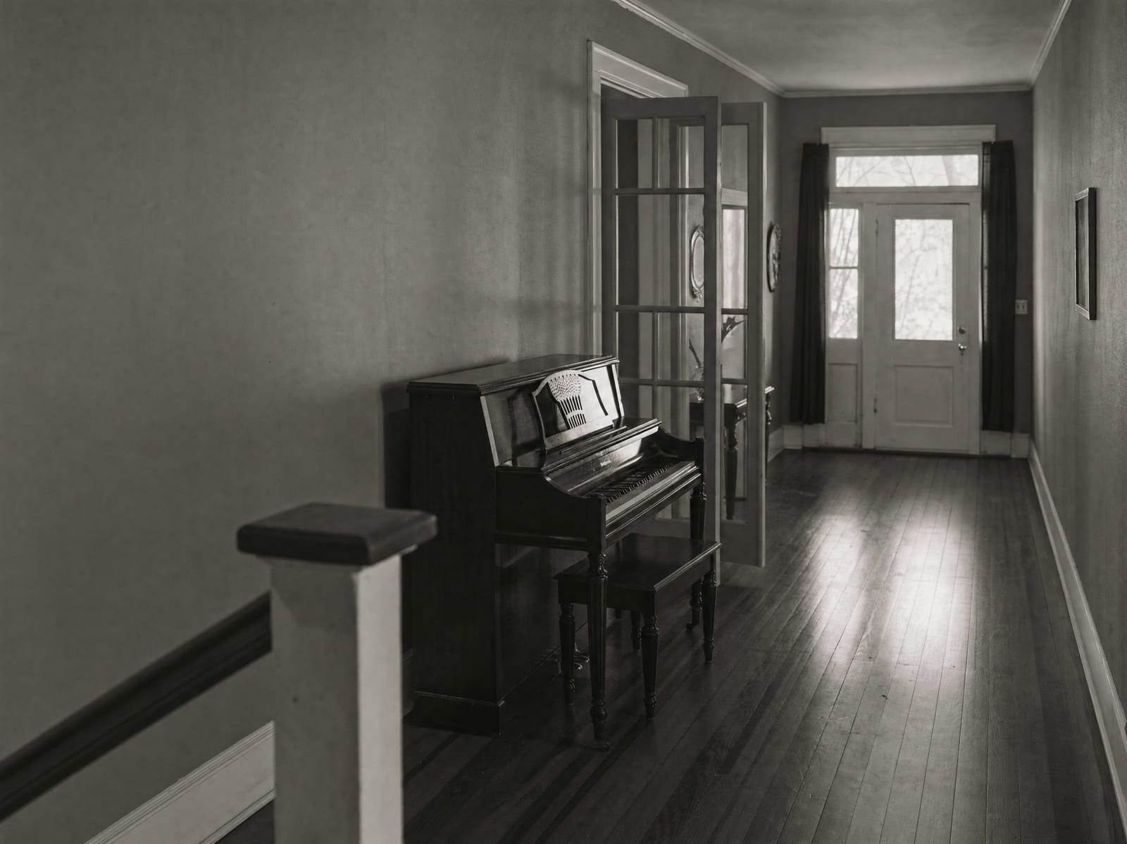 Piano i hall inför pianoflytt i Stockholm